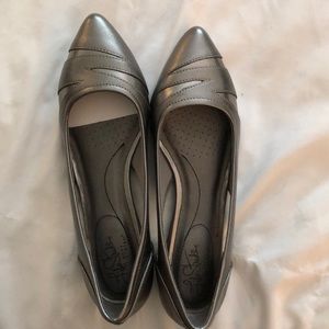 Life Stride Shoes - Never worn Life stride silver flats in Size 8 Life Stride Shoes - Never worn Life stride silver flats in Size 8